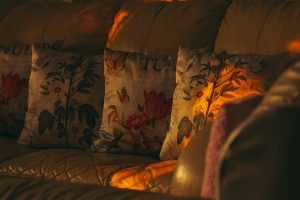 Loungebanken voor elke tuin: comfort en stijl combineren